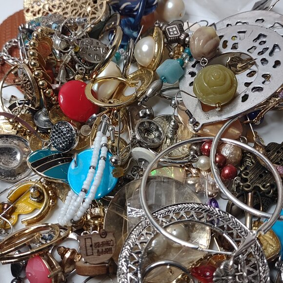 1.5 Pound Pile Of Earring Pairs - Picture 6 of 16